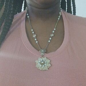 Elegant Gold and Silver Pendant Necklace